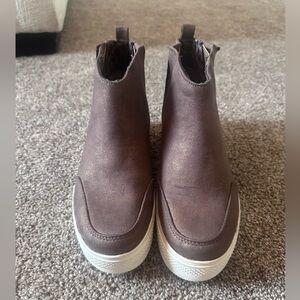 Brown sneaker wedge shoes